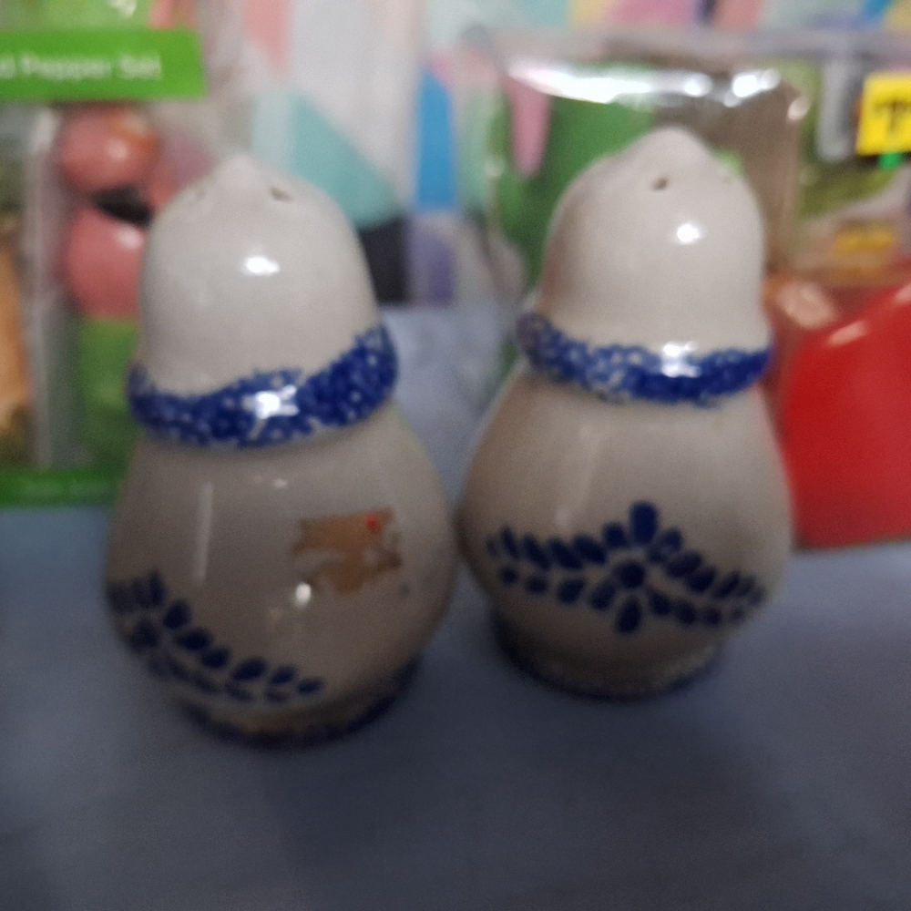 Salt and pepper shaker